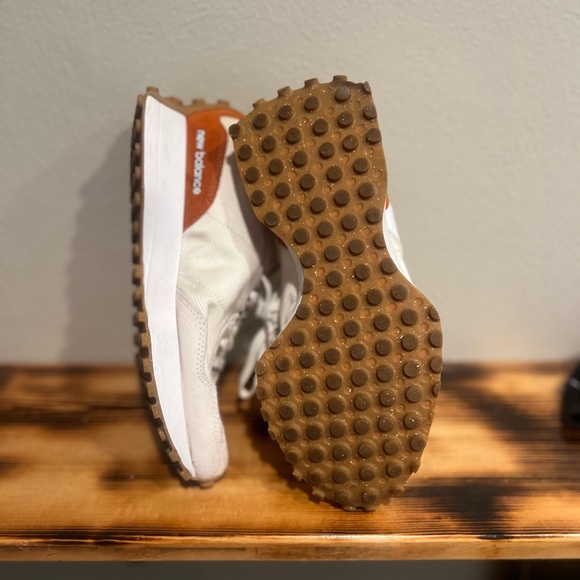 New Balance 327 Sea Salt & Rust size 8 -like new - Picture 9 of 10